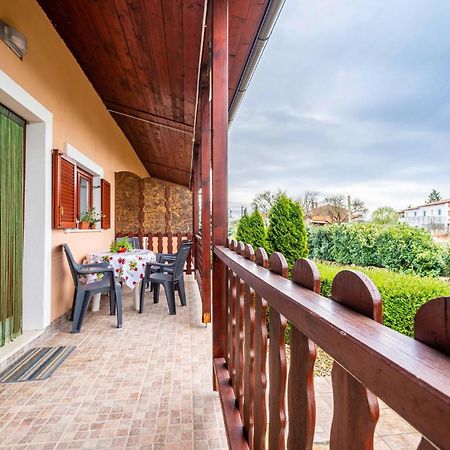 Amazing Apartment In Krnica With Kitchen Екстериор снимка
