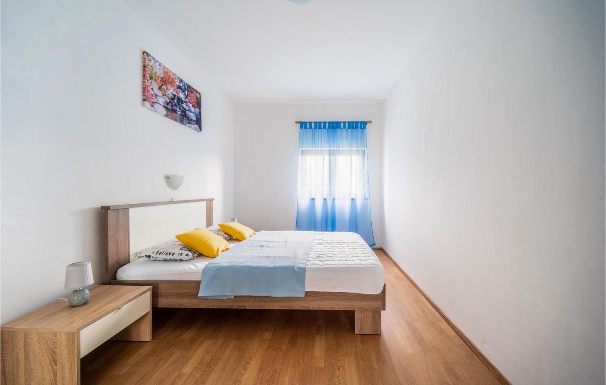 Amazing Apartment In Krnica With Kitchen Екстериор снимка