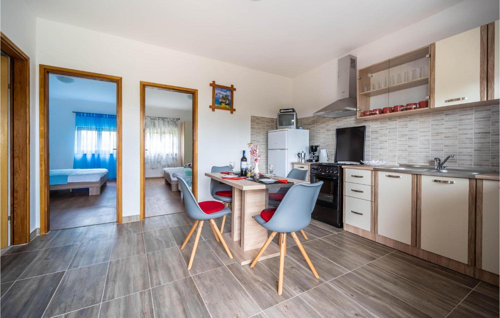 Amazing Apartment In Krnica With Kitchen Екстериор снимка