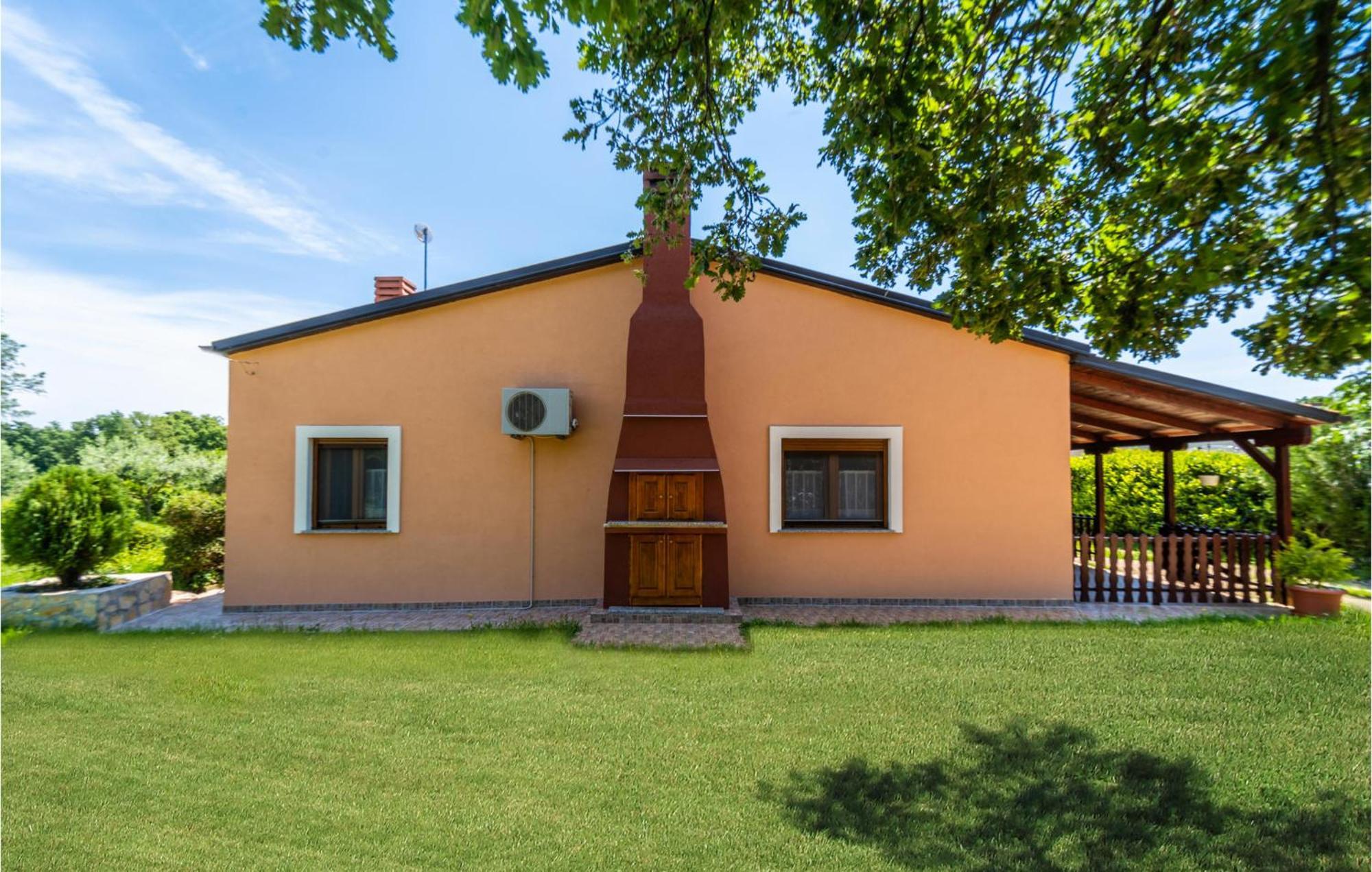 Amazing Apartment In Krnica With Kitchen Екстериор снимка