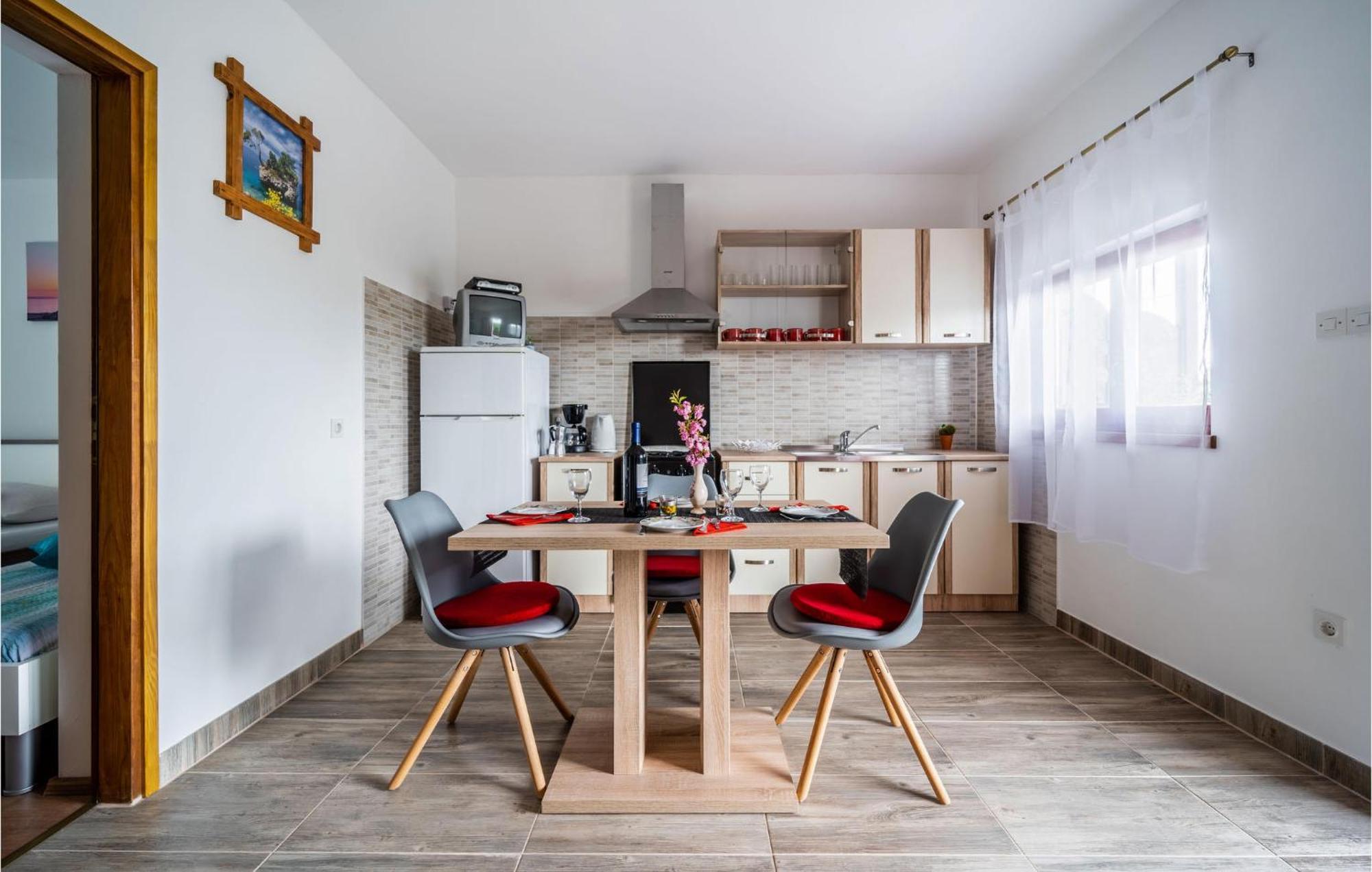 Amazing Apartment In Krnica With Kitchen Екстериор снимка